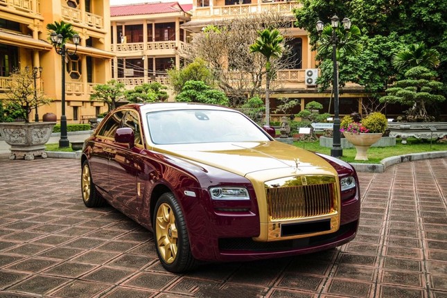 Rolls-Royce mạ vàng của Trịnh Văn Quyết vẫn vắng chủ sau ba lần đấu giá - Ảnh 1.