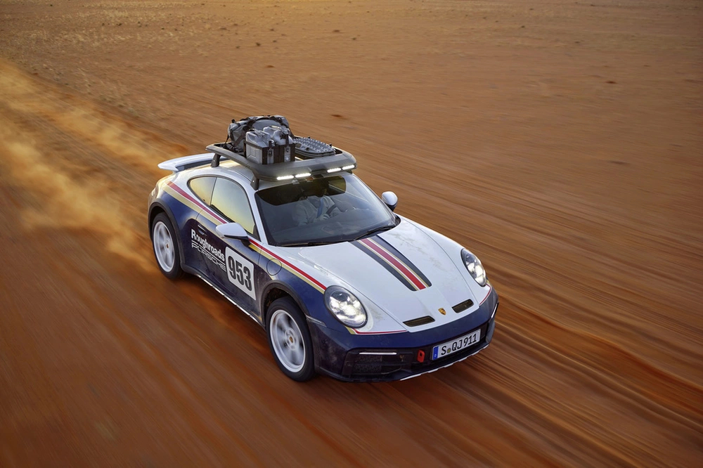 Porsche 911 Dakar ra mắt: Xe sang của nhà giàu thích nghịch cát - Ảnh 6.