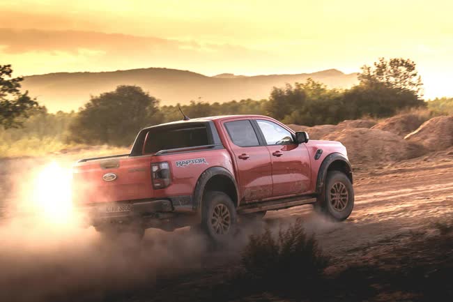 Mỗi thị trường một kiểu động cơ, Ford Ranger Raptor 2023 sắp về Việt Nam bị đặt dấu hỏi lớn - Ảnh 4.