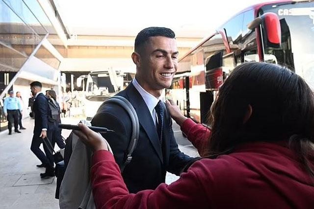 Ronaldo ‘tươi rói’ tới World Cup, bất chấp việc có thể bị MU ‘tống cổ’ - Ảnh 8.