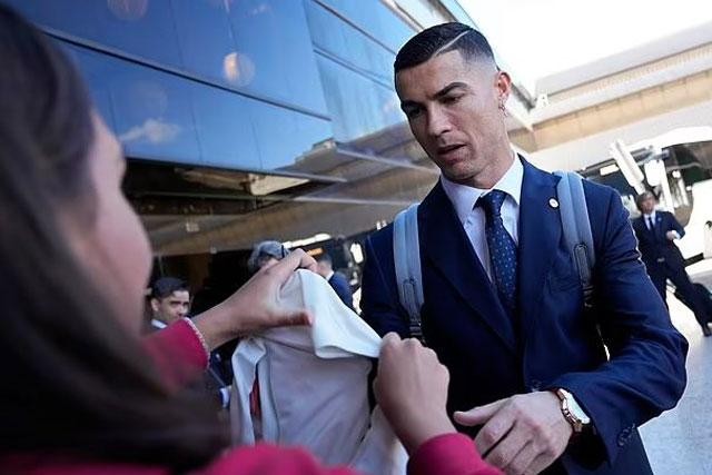 Ronaldo ‘tươi rói’ tới World Cup, bất chấp việc có thể bị MU ‘tống cổ’ - Ảnh 7.