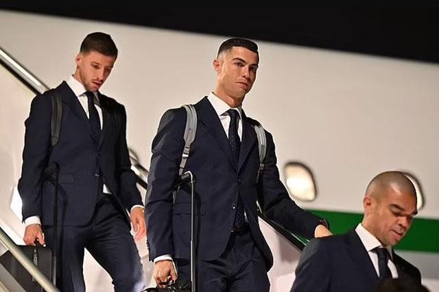 Ronaldo ‘tươi rói’ tới World Cup, bất chấp việc có thể bị MU ‘tống cổ’ - Ảnh 6.