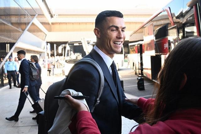 Ronaldo ‘tươi rói’ tới World Cup, bất chấp việc có thể bị MU ‘tống cổ’ - Ảnh 4.