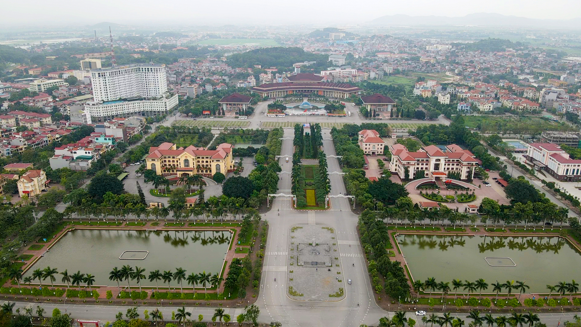 Cận cảnh khu hành chính tỉnh có mô hình kiến trúc độc đáo nhất Việt Nam - Ảnh 7.