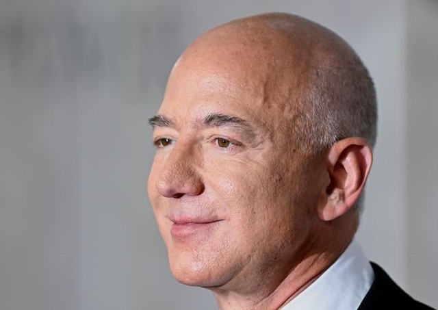  Sở hữu sàn thương mại lớn nhất thế giới nhưng tỷ phú Jeff Bezos khuyên người tiêu dùng hạn chế mua sắm, cần làm ngay một việc  - Ảnh 2.