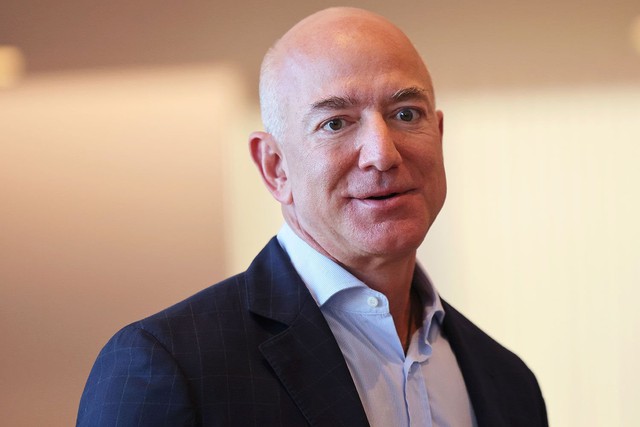  Sở hữu sàn thương mại lớn nhất thế giới nhưng tỷ phú Jeff Bezos khuyên người tiêu dùng hạn chế mua sắm, cần làm ngay một việc  - Ảnh 1.