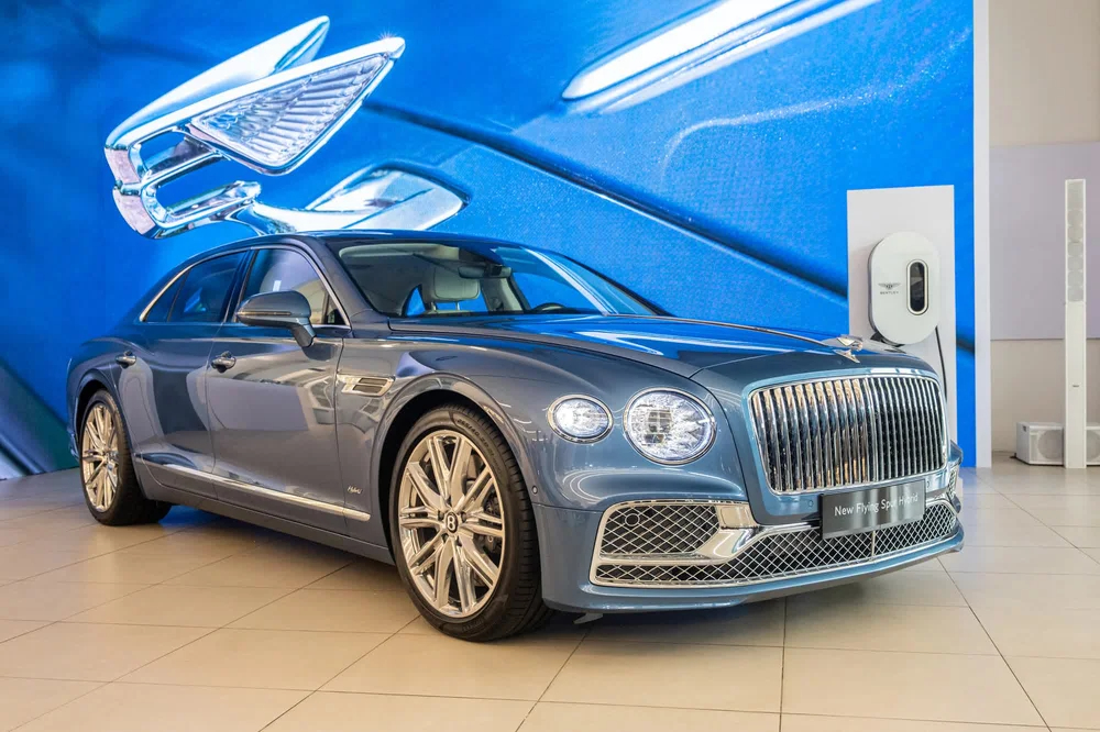 Ra mắt Bentley Flying Spur Hybrid: Giá từ 16,8 tỷ đồng, xe xanh siêu sang đầu tiên Việt Nam - Ảnh 3.