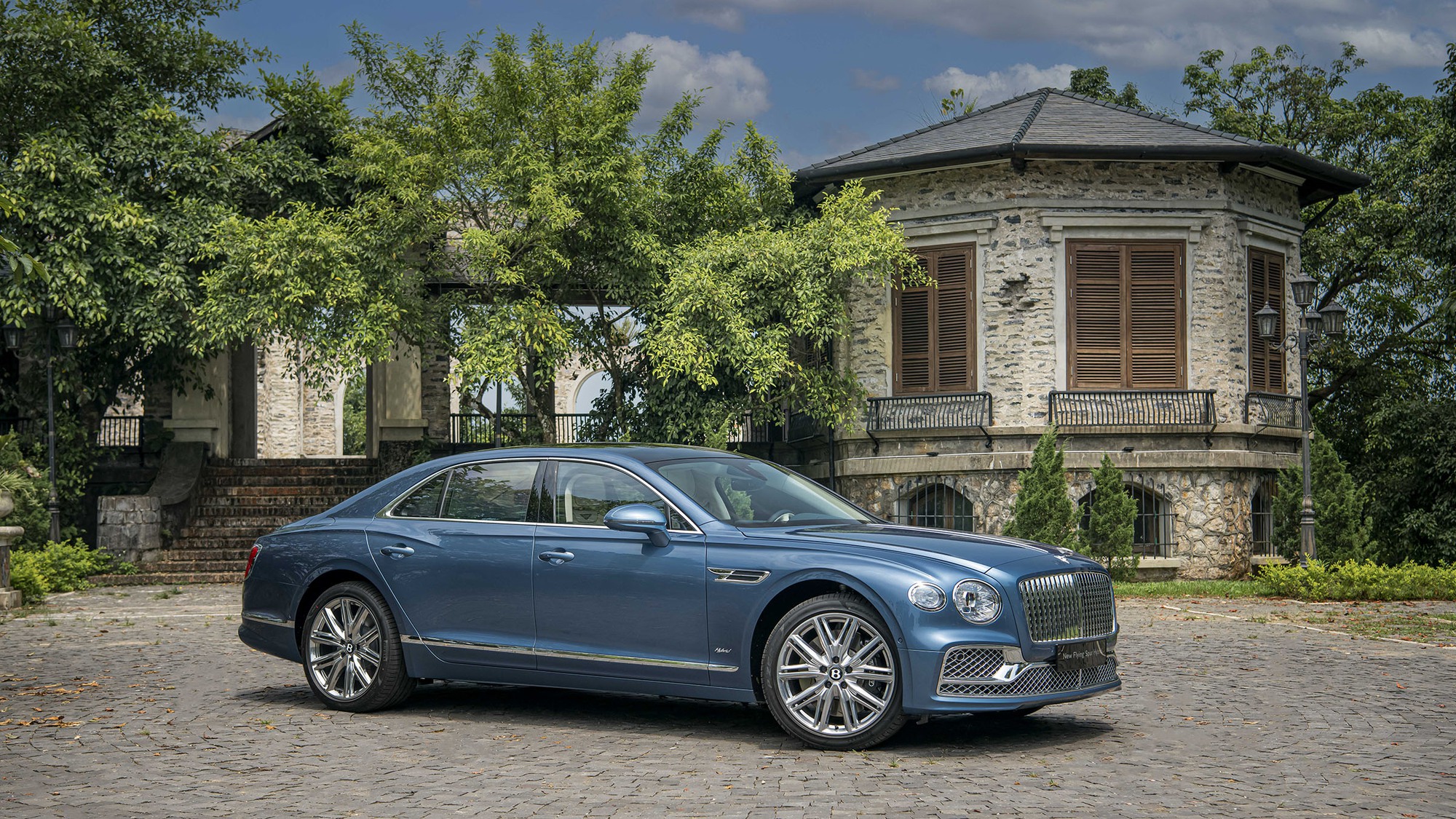 Chùm ảnh Bentley Flying Spur Hybrid tại Việt Nam - Ảnh 3.