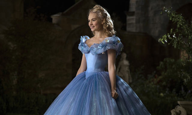  Nàng Lọ Lem mới của Disney: 43 tuổi vẫn thử sức làm công chúa, liệu có xuất sắc như Lily James? - Ảnh 6.