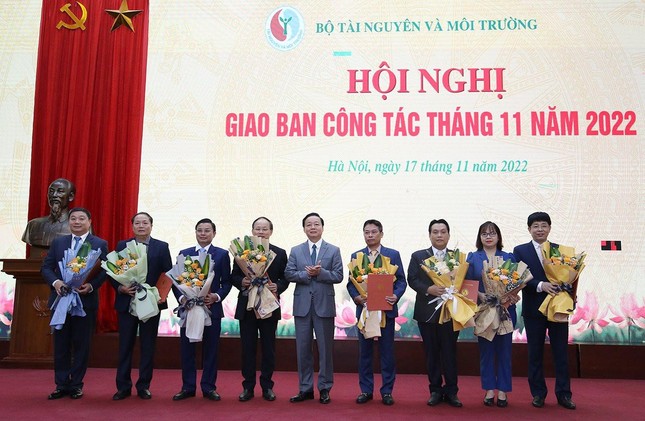 Bộ Tài nguyên và Môi trường bổ nhiệm hàng loạt cán bộ - Ảnh 1.