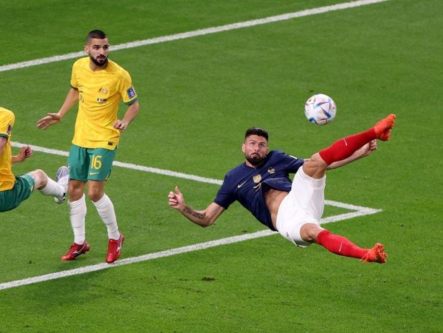 Giroud lập hàng loạt kỷ lục, vượt Henry và Zidane - Ảnh 1.