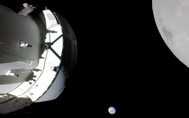 Tàu NASA bay qua Mặt trăng ở khoảng cách gần - Ảnh 1.