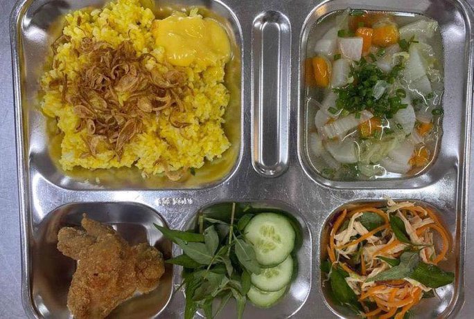 Vụ 662 ca ngộ độc ở Trường iSchool Nha Trang: Ông chủ hộ cung cấp suất ăn là ai? - Ảnh 3. Vụ 662 ca ngộ độc ở Trường iSchool Nha Trang: Ông chủ hộ cung cấp suất ăn là ai? - Ảnh 3.
