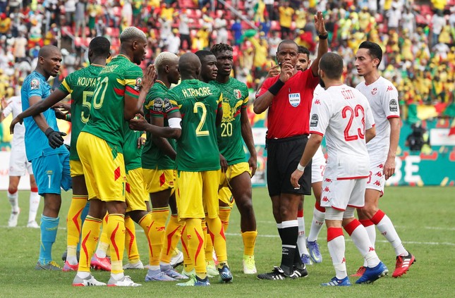 Trọng tài châu Phi bị nghi ngờ dàn xếp tỷ số ở trận Bỉ vs Canada - Ảnh 3.