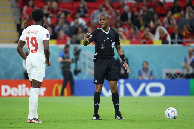 Trọng tài châu Phi bị nghi ngờ dàn xếp tỷ số ở trận Bỉ vs Canada - Ảnh 2.
