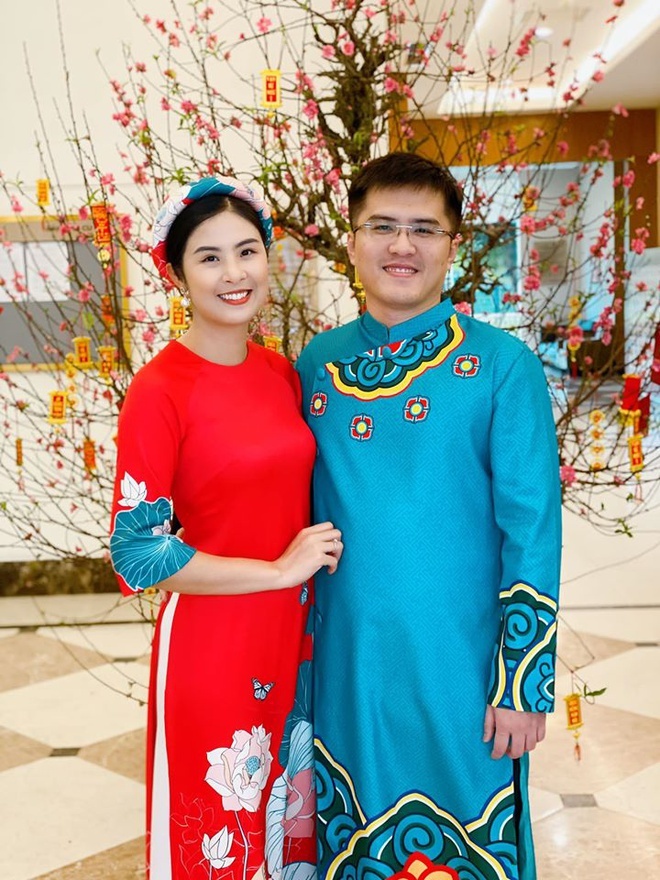 11 năm yêu của Hoa hậu Ngọc Hân cùng vị hôn phu và bức ảnh hiếm ở lễ dạm ngõ - Ảnh 1.