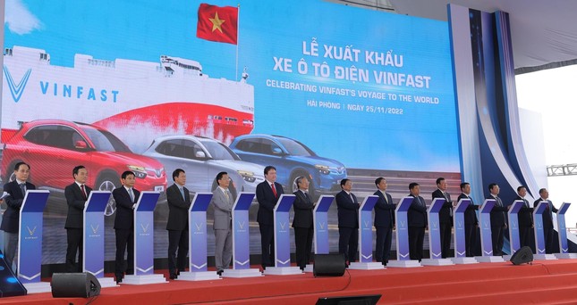 Thủ tướng bấm nút xuất khẩu 999 ô tô Việt đầu tiên sang Mỹ - Ảnh 2.