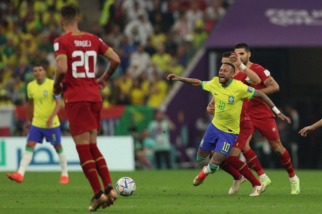Brazil lo sốt vó với chấn thương của Neymar - Ảnh 1.