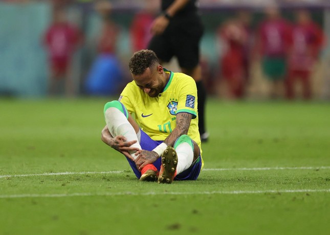 Neymar tâm sự cay đắng khi nghỉ hết vòng bảng vì chấn thương - Ảnh 1.
