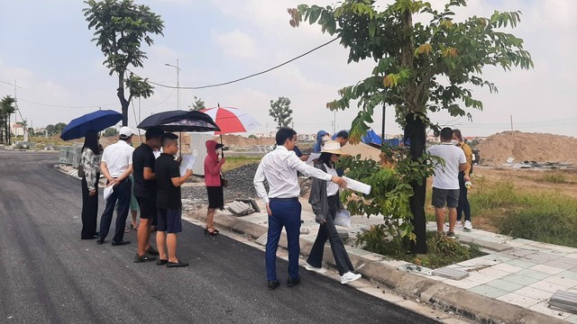  Đầu tư bất động sản: Người chật vật cắt lỗ, kẻ chờ cơ hội “gom hàng”  - Ảnh 2.