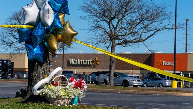 Lộ ghi chú trong điện thoại của hung thủ xả súng ở siêu thị Walmart - Ảnh 1.