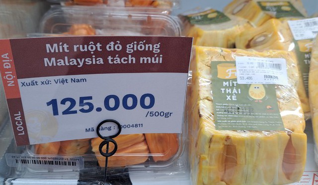  Mít ruột đỏ giá vài trăm ngàn 1 kg vẫn cháy hàng  - Ảnh 5.