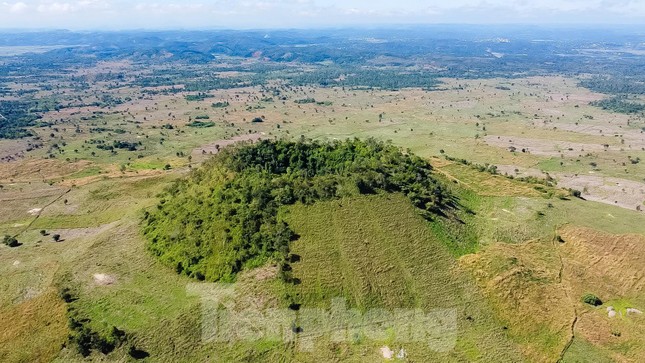 Theo chân đoàn chuyên gia khảo sát hang động sâu nhất Công viên địa chất Đắk Nông - Ảnh 1.