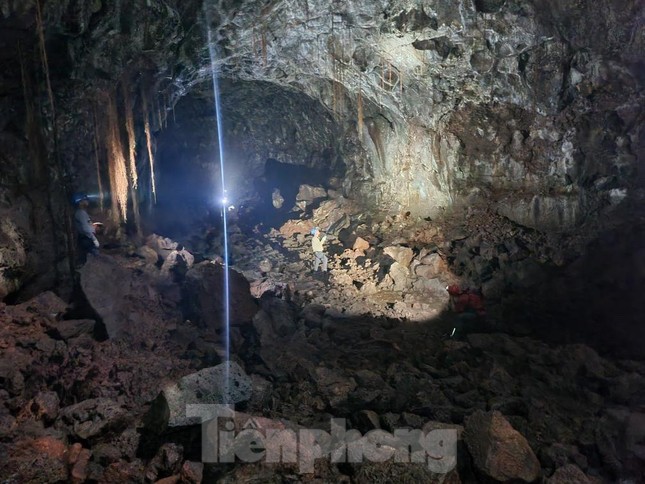 Theo chân đoàn chuyên gia khảo sát hang động sâu nhất Công viên địa chất Đắk Nông - Ảnh 10.