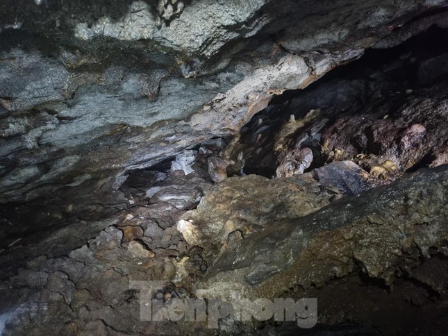 Theo chân đoàn chuyên gia khảo sát hang động sâu nhất Công viên địa chất Đắk Nông - Ảnh 9.
