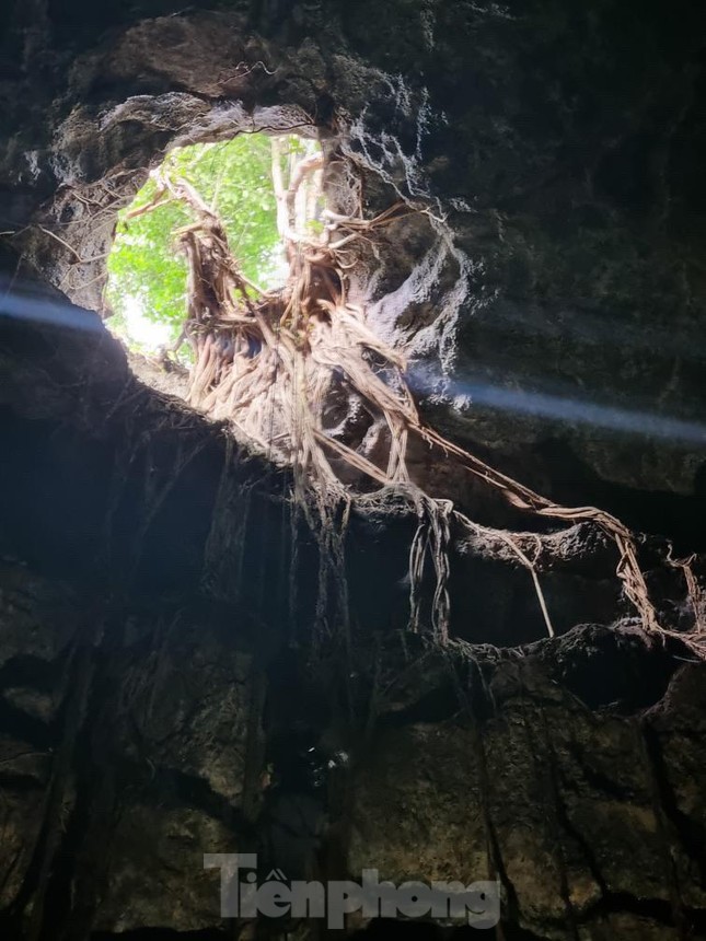 Theo chân đoàn chuyên gia khảo sát hang động sâu nhất Công viên địa chất Đắk Nông - Ảnh 8.