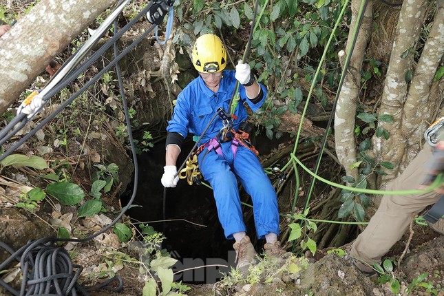 Theo chân đoàn chuyên gia khảo sát hang động sâu nhất Công viên địa chất Đắk Nông - Ảnh 7.