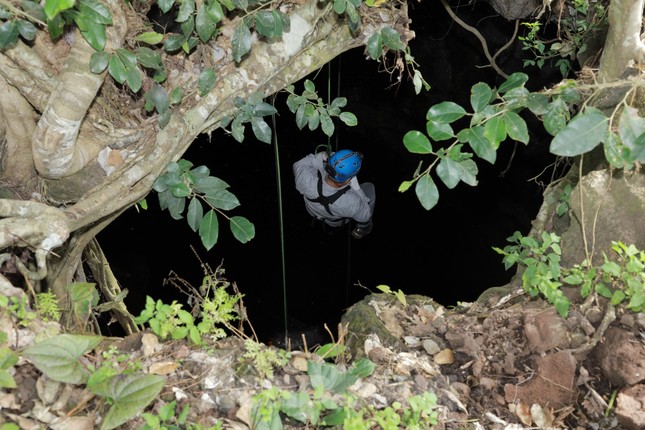 Theo chân đoàn chuyên gia khảo sát hang động sâu nhất Công viên địa chất Đắk Nông - Ảnh 6.
