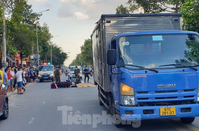 Tai nạn liên hoàn ở Bình Dương, nam sinh viên tử vong trên đường đi họp lớp - Ảnh 1.