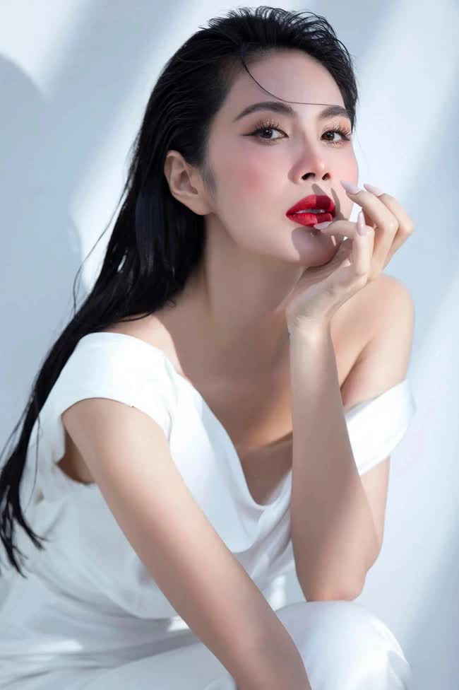 Nhan sắc bất phân thắng bại của các nàng WAGs Việt đình đám - Ảnh 4. Nhan sắc bất phân thắng bại của các nàng WAGs Việt đình đám - Ảnh 4.