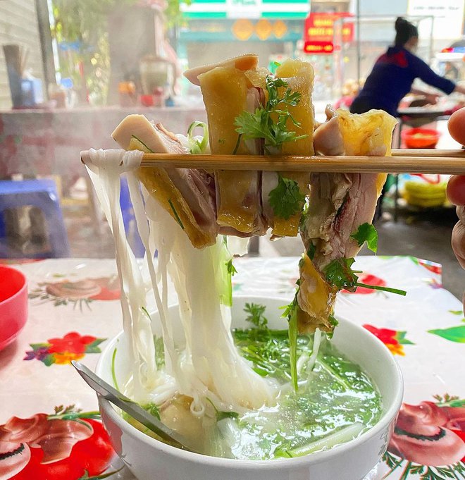  3 quán phở gà ở Hà Nội được trang mạng quốc tế gợi ý cho du khách - Ảnh 2.