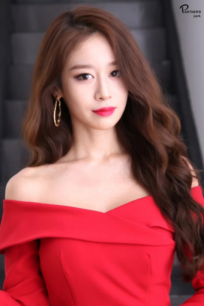 Jiyeon (T-ara) kết hôn với bạn trai cầu thủ vào tháng sau - Ảnh 1.