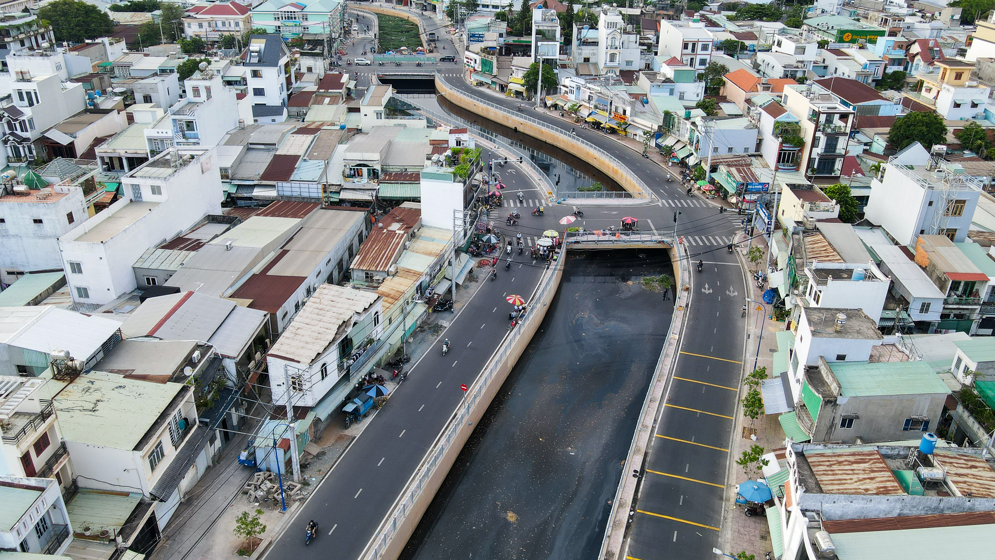 Quận đông dân nhất Việt Nam, bằng 2 tỉnh cộng lại - Ảnh 7.