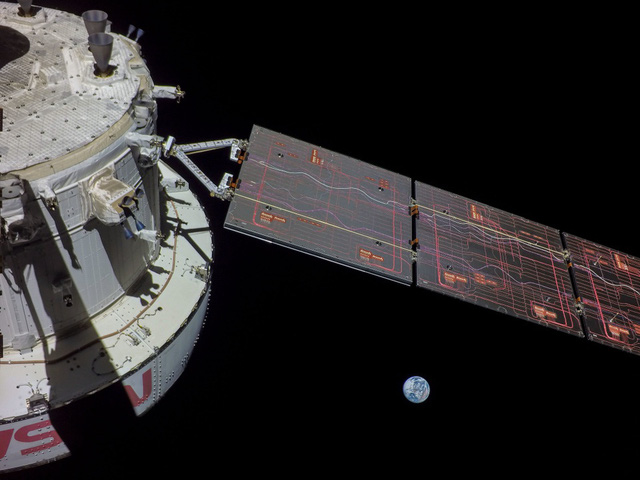 Tàu của NASA lập kỷ lục mới về tàu vũ trụ chở người bay đạt khoảng cách xa Trái đất nhất - Ảnh 1.