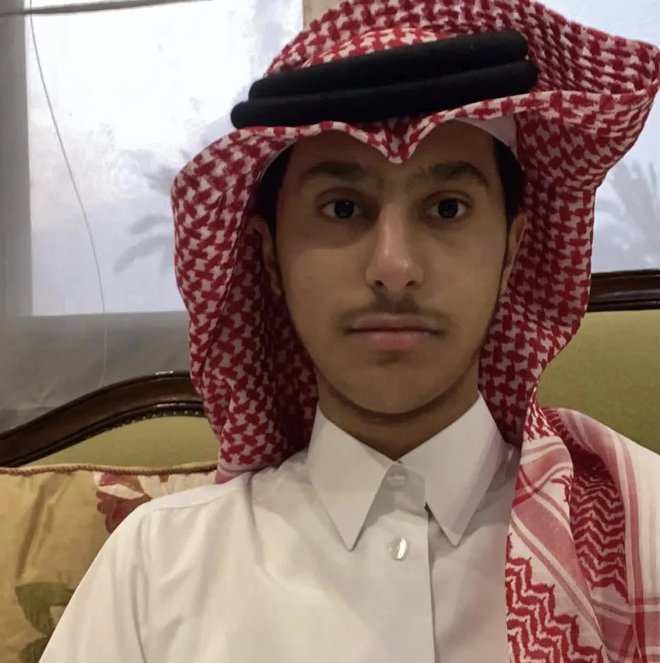 Hình ảnh đời thường như cậu bạn nhà bên của Hoàng tử bé Qatar vô tình nổi tiếng toàn mạng vì biểu cảm quá dễ thương - Ảnh 11.