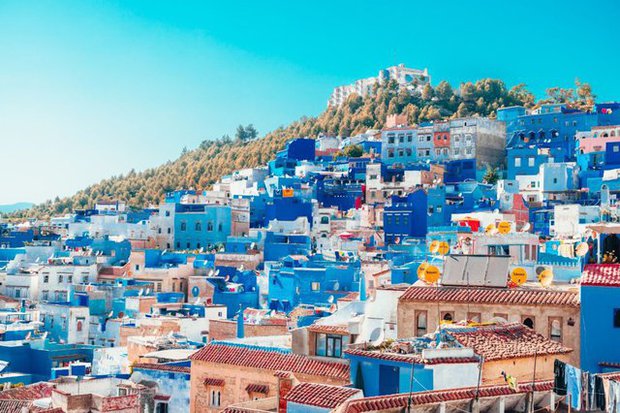 Ghé thăm thị trấn toàn màu xanh độc đáo: Giữa châu Phi lại có thiên đường bí mật như Santorini thứ hai - Ảnh 1.