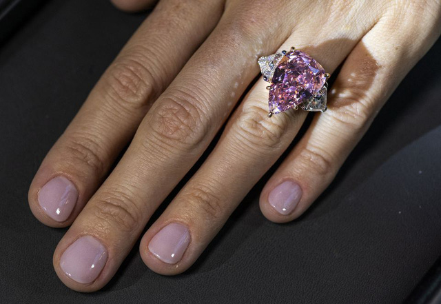 Viên kim cương hồng hình quả lê có thể đạt giá 35 triệu USD - Ảnh 1.