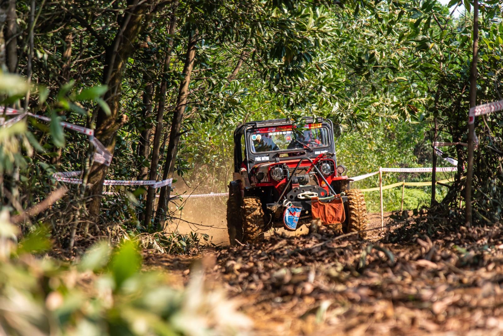 Tài xế vất vả vượt qua nhiều bài off-road khắc nghiệt trong ngày đầu VOC 2022 - Ảnh 5.