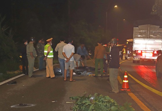 Điều tra vụ tai nạn trên đèo Bảo Lộc làm 2 thanh niên tử vong - Ảnh 1.