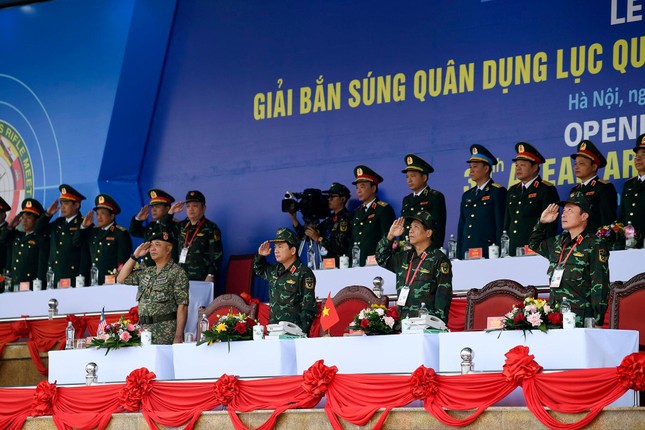 Lục quân 10 nước ASEAN thi bắn súng quân dụng tại Việt Nam - Ảnh 2.