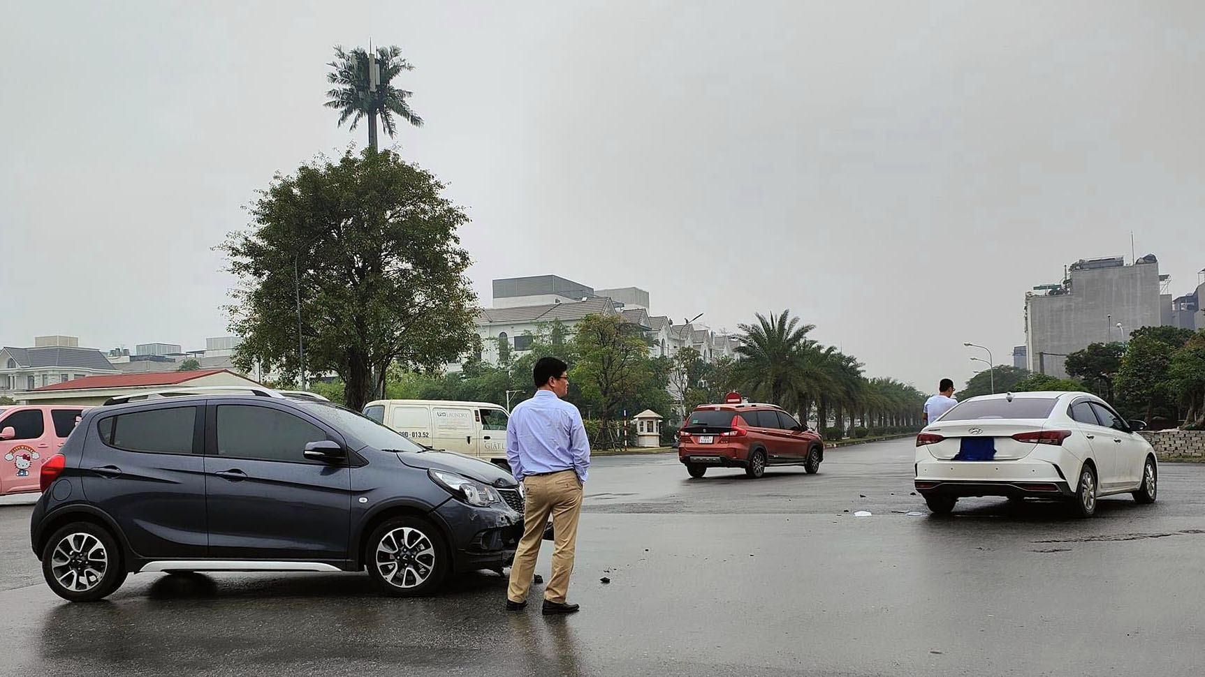 Đằng sau những bức ảnh TNGT: Đường thông hè thoáng nhưng VinFast Fadil vẫn húc nhau với Hyundai Accent - Ảnh 2.