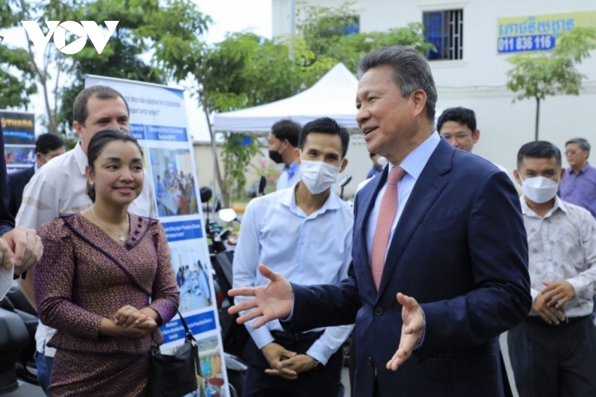 Campuchia phát triển xe điện nhằm giảm thiểu ô nhiễm môi trường - Ảnh 1.