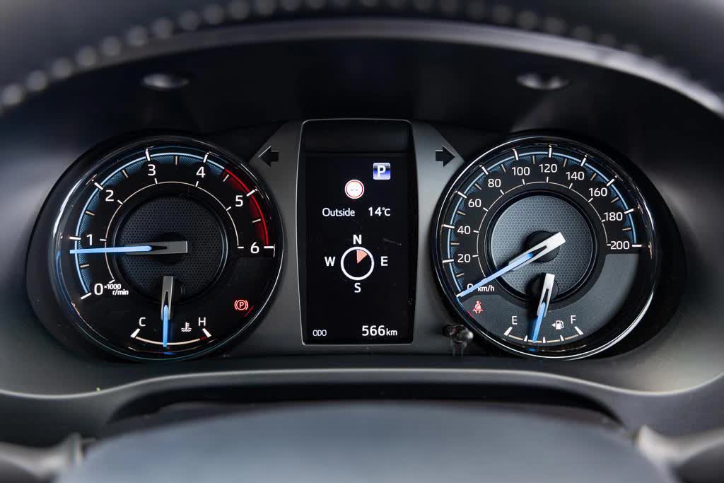 Đại lý nhận đặt cọc Toyota Hilux 2023: Giá dự kiến 1,05 tỷ đồng, vượt Ranger, đắt nhất phân khúc - Ảnh 7. Đại lý nhận đặt cọc Toyota Hilux 2023: Giá dự kiến 1,05 tỷ đồng, vượt Ranger, đắt nhất phân khúc - Ảnh 7.