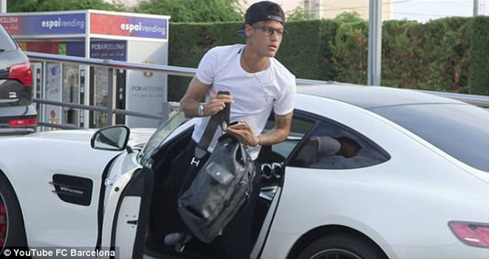 Bộ sưu tập xe riêng của Neymar có những gì: Yếu mảng xe nhưng không thiếu máy bay, du thuyền - Ảnh 5.