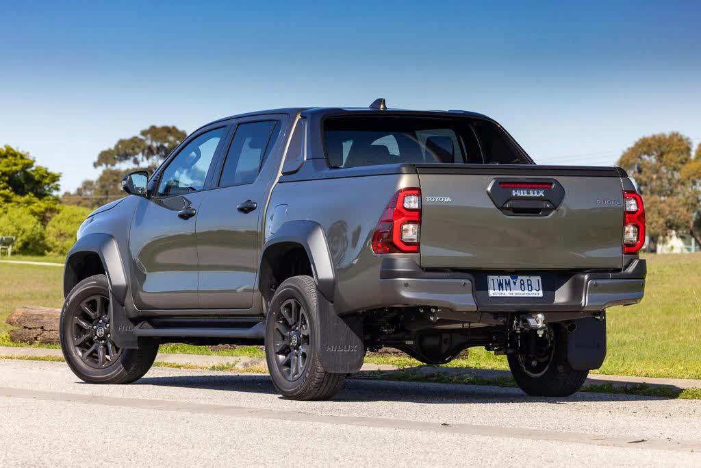 Đại lý nhận đặt cọc Toyota Hilux 2023: Giá dự kiến 1,05 tỷ đồng, vượt Ranger, đắt nhất phân khúc - Ảnh 3. Đại lý nhận đặt cọc Toyota Hilux 2023: Giá dự kiến 1,05 tỷ đồng, vượt Ranger, đắt nhất phân khúc - Ảnh 3.