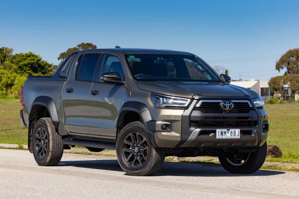 Đại lý nhận đặt cọc Toyota Hilux 2023: Giá dự kiến 1,05 tỷ đồng, vượt Ranger, đắt nhất phân khúc - Ảnh 2. Đại lý nhận đặt cọc Toyota Hilux 2023: Giá dự kiến 1,05 tỷ đồng, vượt Ranger, đắt nhất phân khúc - Ảnh 2.